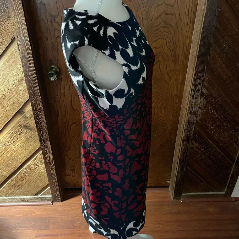 Chicos Black Red White dress Animal Print Cap Sleeve Sheath size 6 Sz 0.5 small - Picture 10 of 16